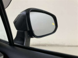 ウインカーミラーにはBSM(ブラインドスポットモニター)を搭載。隣を走る車両が死角に入るとLEDインジケーターを点灯。また、ウィンカーを出すとインジケーターも光って点滅!注意を促してくれます