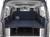 【H30年式/ハイエースワイドバン/ガソリン2.7L4WD/両側小窓付き】フローリング&times;ベッドキッド