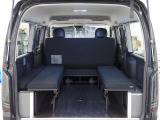 【H30年式/ハイエースワイドバン/ガソリン2.7L4WD/両側小窓付き】フローリング&times;ベッドキッド