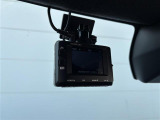 【ドライブレコーダー】映像・音声などの運転中の記録を残します。事故などを起こした起こされた時の証拠になりえますので、もしも時でも安心ですね。