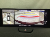狭い場所での駐車やすれ違いなどでより的確な運転操作に役立つ360&deg;ビューモニターが装備されています。