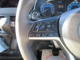 ステアリングには様々なスイッチが付いておりますので運転しながらの操作も楽ちんです♪