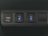 シートヒーターはエンジンが温まってから作動する暖房と異なり、始動直後から座面と背中を暖めてくれる快適装備です。