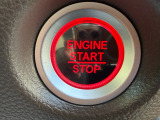 エンジンのスタート/ストップはプッシュボタンで行います。