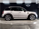 ☆MINIの車の始まりは大人四人がギリギリ乗れるコンパクトな車です!!今となっては3ナンバーですが、もともとは5ナンバーの車でした!!