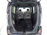 リアシートを倒すと高さも奥行もあるラゲッジスペースとなり自転車なんかも積めちゃいます!!