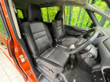 運転席シート廻りは使用感も少なく、良好な状態となっています。丁寧に使われていたことがよくわかりますね。