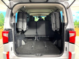 後席を格納すると、これだけの広さが!シーンに合わせたシートアレンジで、大きな荷物も積むことが出来ます♪