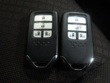 スマートキー付!キーを取り出さなくてもドアロックの施錠・開錠、エンジンの始動が出来ます!雨の日や荷物の多い日にとても便利ですね♪