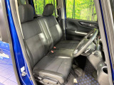 運転席まわりには十分なスペースがあり、大柄な方でもゆったり運転していただける環境です。