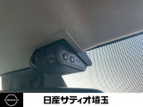 最近では付いてる車も多くなってきました。中古車ではまだまだ付いていればラッキーなドライブレコーダーです♪