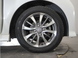 アルミホイール装着車です!これで足元まわりもおしゃれにきまります!