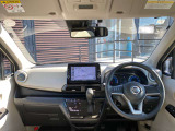 運転席周りの視界もよくハンドルも軽い取り回しなのですごく運転がしやすい車です。