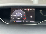 視認性の高いメーター類、安全運転に努められます。
