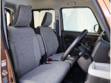 シート位置が高く広くて使いやすい室内空間です。ガラスが大きいので開放感があり、視界が良いので運転しやすいです♪