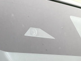 【インテリジェントエマージェンシーブレーキ】フロントカメラで前方の車両や歩行者を検知。衝突しそうな時は衝突被害軽減ブレーキが作動、衝突回避をサポート。より安全にドライブをお楽しみいただけます。