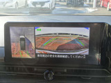 【アラウンドビューモニター】専用のカメラにより、上から見下ろしたような視点で360度クルマの周囲を確認することができます☆死角部分も確認しやすく、切り返しや駐車も安心して行えます。