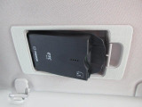 ETC車載機は専用ボックスにてバイザー裏に隠れて装着されております。トップシーリング(天井)の状態もご覧ください。きれいな状態となっております。