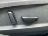 運転席は、パワーシートで楽に座席の調整ができます。