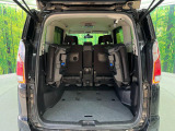 普段のお買い物や通勤、送迎等に十分な荷室スペースを確保しております。3列目を倒すと、大きな荷物の積載も可能です♪
