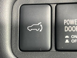 【パワーバックドア】スマートキーや運転席のボタンを押すだけでリアゲートが自動で開閉します!荷物を持っている時や、高い位置にあるバックドアを閉める際に便利な機能です♪