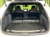 後席を格納すると、これだけの広さが!シーンに合わせたシートアレンジで、大きな荷物も積むことが出来ます♪
