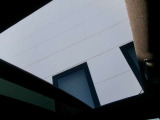 ガラスサンルーフを装備しております。チルトアップ出来、空気の入替も出来ます。