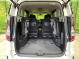 普段のお買い物や通勤、送迎等に十分な荷室スペースを確保しております。セカンドシートを倒すと、大きな荷物の積載も可能です♪