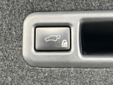 【パワーバックドア】スマートキーや運転席のボタンを押すだけでリアゲートが自動で開閉します!荷物を持っている時や、高い位置にあるバックドアを閉める際に便利な機能です♪