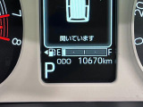 たとえばダイハツのお店にある、たくさんのスマアシ搭載車は、正常に作動する事をしっかり確認します。