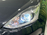 【LEDヘッドライト】悪天候や夜間走行時も良好な視界を確保し安心して運転できる高輝度LEDヘッドライトを装備!点灯速度が早く、消費電力も抑えられています。