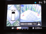 【アラウンドビューモニター】専用のカメラにより、上から見下ろしたような視点で360度クルマの周囲を確認することができます☆死角部分も確認しやすく、狭い場所での切り返しや駐車もスムーズに行えます。