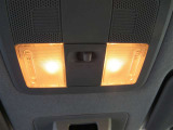 運転席助手席にルームライト