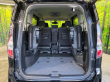 後席を格納すると、これだけの広さが!シーンに合わせたシートアレンジで、大きな荷物も積むことが出来ます♪