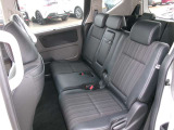 後席は大人の方でもゆったり座れます。傷や汚れ等なく綺麗な車内です。シートの状態も良好です、ぜひ一度ご来店いただきご確認下さい!