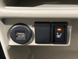 【シートヒーター】寒い日に重宝するシートヒーター!エアコンより早く温まってくれるので寒がりの人も安心ですね♪エアコンの温風は乾燥するから苦手、という方にもをおすすめです。