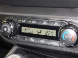 オートエアコン付きなので一度、気温を設定すれば自動的に過ごし易い温度に調整してくれますよ。 車内をいつでも快適空間にしてくれます。