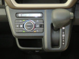 オートエアコンで暑い夏も寒い冬も快適な車内で運転出来ます。