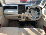毎回座るフロントシート。運転席は必ず使用する部分ですので、座り心地が重要です!