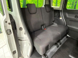 後部座席も気になるようなキズ・汚れやへたり等、大きなダメージはなく、良好な状態です。