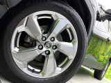 【純正18インチアルミホイール】外観にマッチした純正アルミホイールを装着しております。各種社外アルミホイールや、スタッドレスタイヤも取扱いしております。是非ご相談ください♪