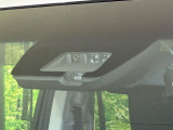 【三菱e-Assist】走行中に前方の車両等を認識し、衝突しそうな時は警報とブレーキで衝突回避と被害軽減をアシスト。より安全にドライブをお楽しみいただけます。