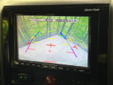 【バックカメラ】駐車時に後方がリアルタイム映像で確認できます。大型商業施設や立体駐車場での駐車時や、夜間のバック時に大活躍!運転スキルに関わらず、今や必須となった装備のひとつです!