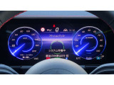 高いレベルの知性を備えたメルセデスの「インテリジェントドライブ」は、ドライバーの疲労を軽減し、安全かつ快適なドライブの一助となります。