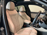 シートメモリー付電動フロントシート。オーナー様がキーを使い分けていただければ、シート調整・空調・オーディ等最後に乗った状態をメモリーしてくれます。