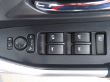 電動格納ミラーあり。駐車の時に便利です。パワーウインドウも付いてます。