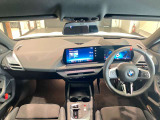 BMWの操作パネルは使いやすさを追求し日常生活で必要なボタン&スイッチを使えるようにした構造となっております。購入時から沢山触って体感してください。