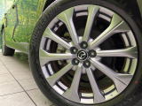 【純正20インチアルミホイール】外観にマッチした純正アルミホイールを装着しております。各種社外アルミホイールや、スタッドレスタイヤも取扱いしております。是非ご相談ください♪