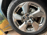 【純正18インチアルミホイール】外観にマッチした純正アルミホイールを装着しております。各種社外アルミホイールや、スタッドレスタイヤも取扱いしております。是非ご相談ください♪
