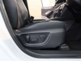 パワーシート搭載。微妙な調整が手軽にでき、ピッタリなポジションで運転することが可能です。